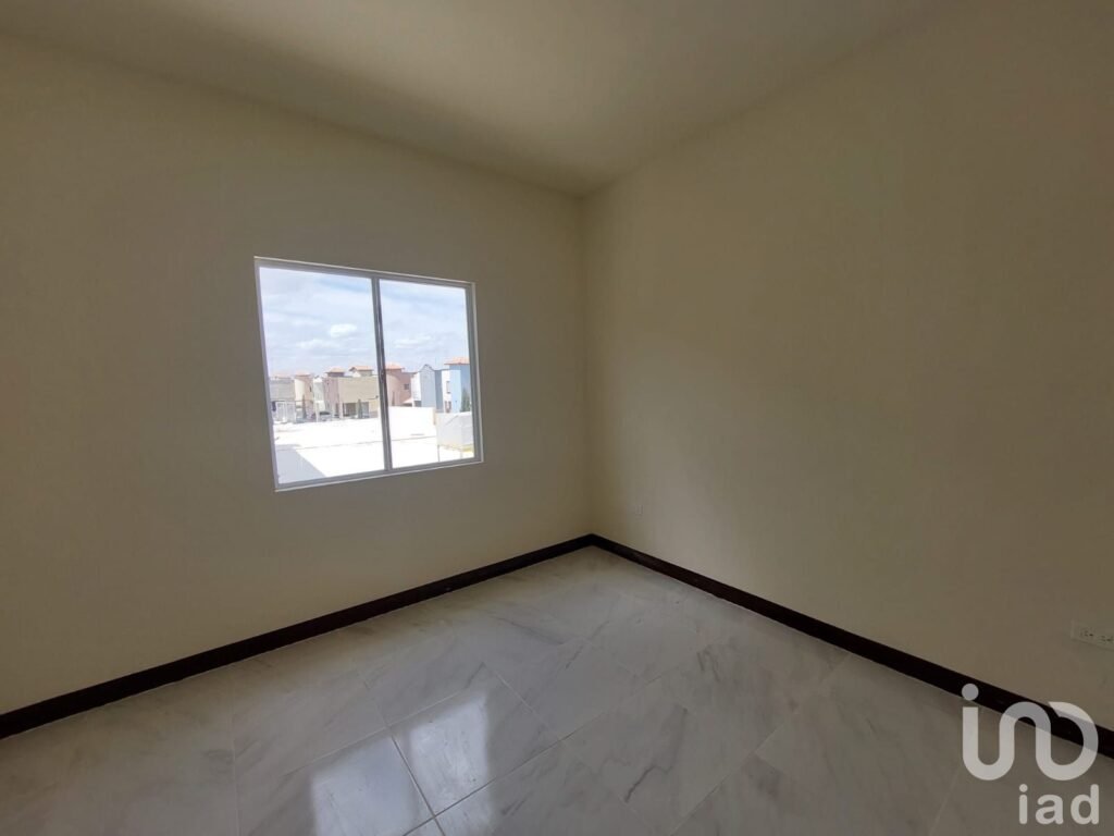CASA DE 4 RECAMARAS CON TERRENO EXCEDENTE EN PREVENTA, FRACCIONAMIENTO PRIVADO, CD JUAREZ CHIH
