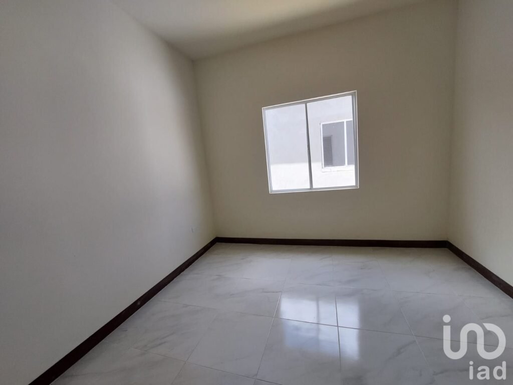 CASA DE 4 RECAMARAS CON TERRENO EXCEDENTE EN PREVENTA, FRACCIONAMIENTO PRIVADO, CD JUAREZ CHIH