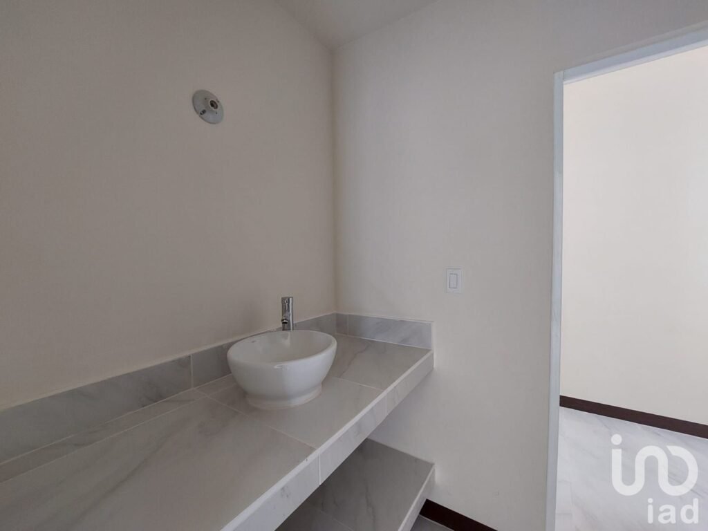 CASA DE 4 RECAMARAS CON TERRENO EXCEDENTE EN PREVENTA, FRACCIONAMIENTO PRIVADO, CD JUAREZ CHIH