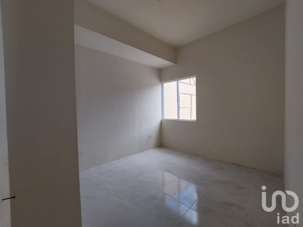 CASA DE 4 RECAMARAS CON TERRENO EXCEDENTE EN PREVENTA, FRACCIONAMIENTO PRIVADO, CD JUAREZ CHIH