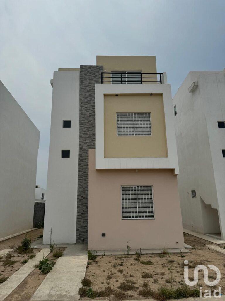 CASA EN VENTA EN SAN MIGUEL DEL PARQUE, ESCOBEDO N.L.