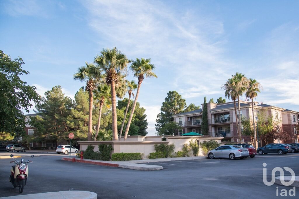 DEPARTAMENTO EQUIPADO EN RENTA EN COMPLEJO CON ALBERCA Y GIMNASIO, CD JUAREZ