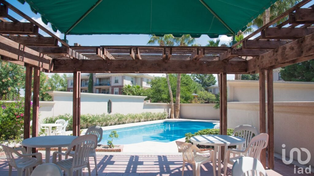 DEPARTAMENTO EQUIPADO EN RENTA EN COMPLEJO CON ALBERCA Y GIMNASIO, CD JUAREZ