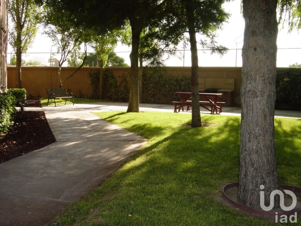 DEPARTAMENTO EQUIPADO EN RENTA EN COMPLEJO CON ALBERCA Y GIMNASIO, CD JUAREZ