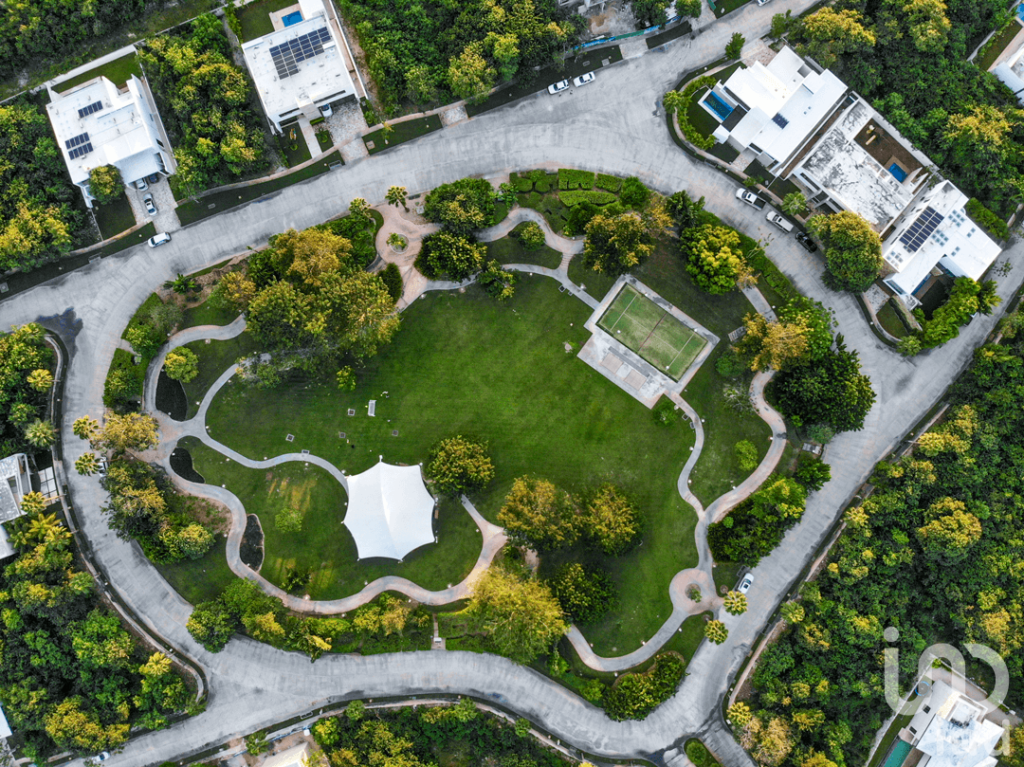 TERRENO EN PRIVADA OASIS DENTRO DEL YUCATAN COUNTRY CLUB