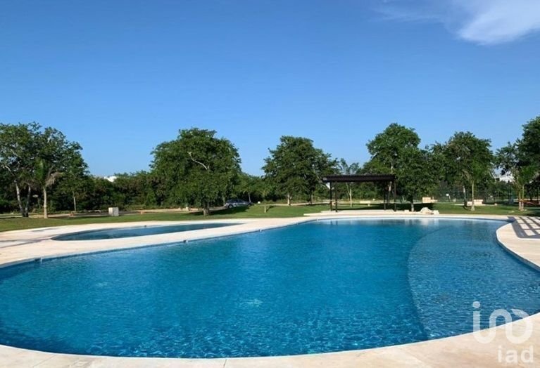 TERRENO EN PRIVADA OASIS DENTRO DEL YUCATAN COUNTRY CLUB