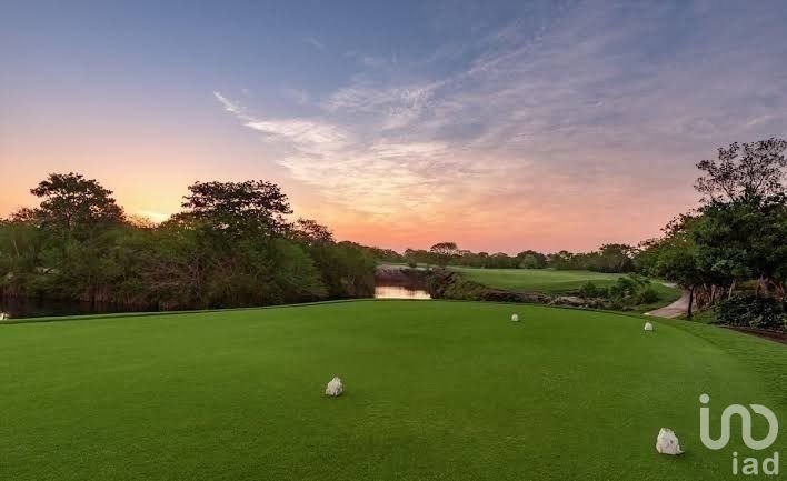 TERRENO EN PRIVADA OASIS DENTRO DEL YUCATAN COUNTRY CLUB