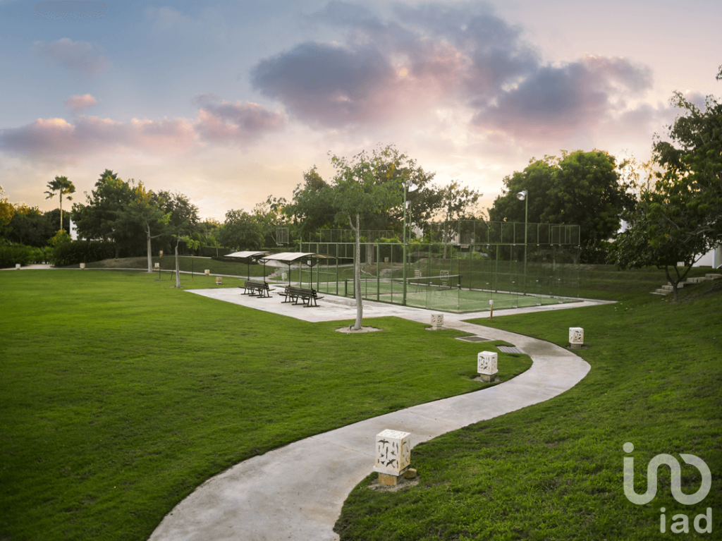 TERRENO EN PRIVADA OASIS DENTRO DEL YUCATAN COUNTRY CLUB