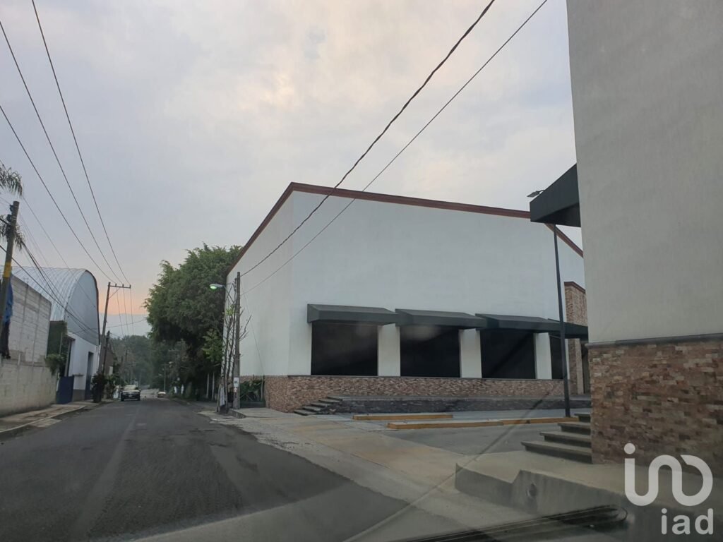 Local en renta para Minisuper de 180m2 Planta Baja frente a CINETIX Plaza Orquídeas Coatepec, Ver.