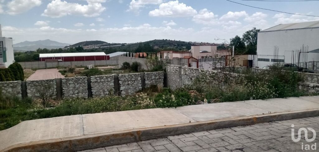 Se vende terreno comercial sobre la carretera en Pachuquilla, Hidalgo