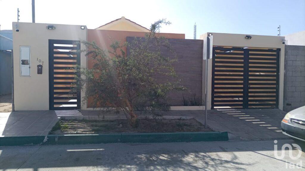 CASA EN VENTA EN FRACCIONAMIENTO LA FUENTE