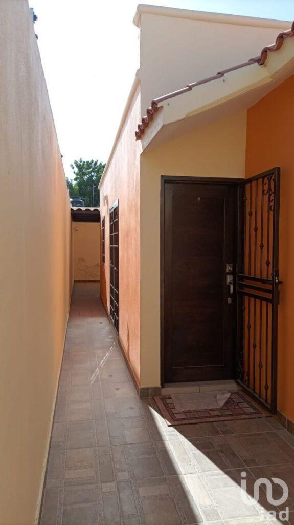 CASA EN VENTA EN FRACCIONAMIENTO LA FUENTE