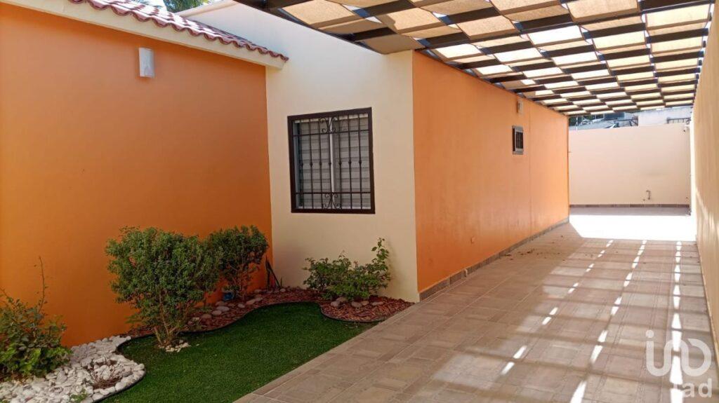 CASA EN VENTA EN FRACCIONAMIENTO LA FUENTE