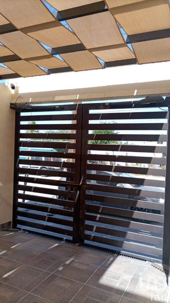 CASA EN VENTA EN FRACCIONAMIENTO LA FUENTE