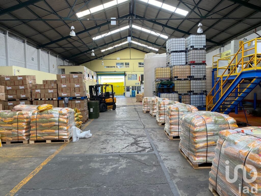 BODEGA CON OFICINAS BOULEVARD CELAYA