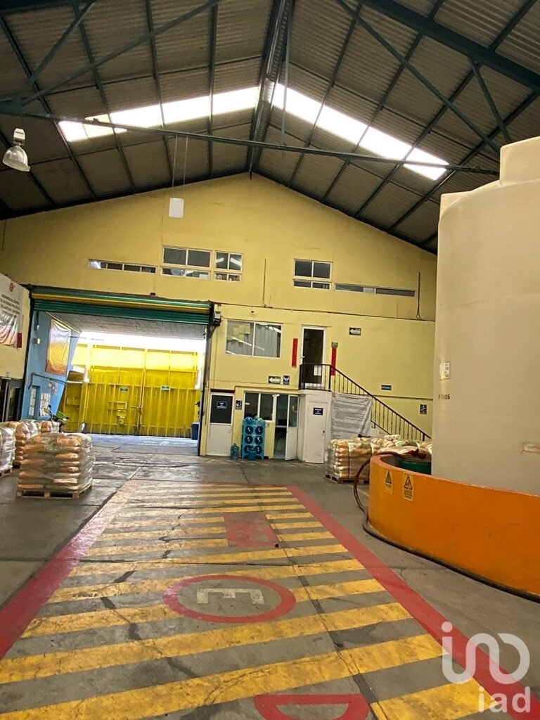 BODEGA CON OFICINAS BOULEVARD CELAYA