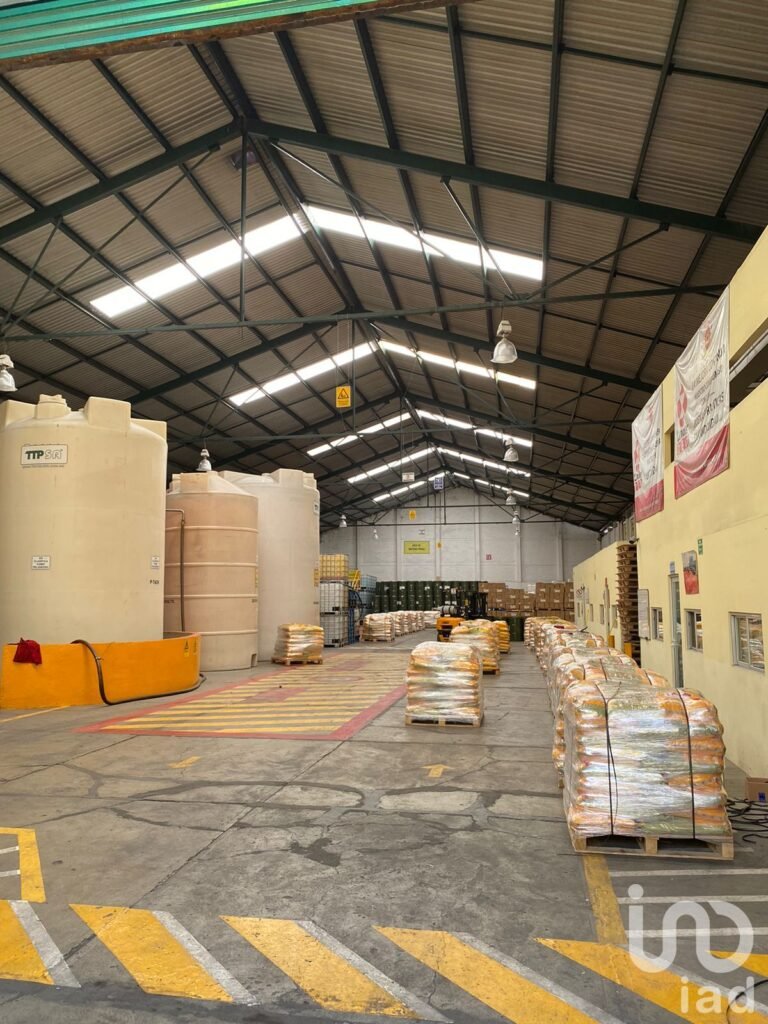 BODEGA CON OFICINAS BOULEVARD CELAYA