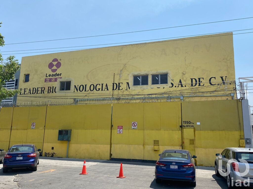 BODEGA CON OFICINAS BOULEVARD CELAYA