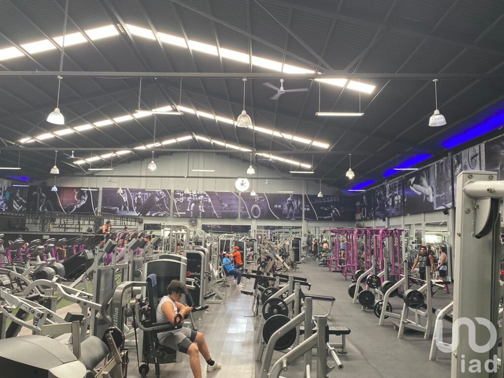 BODEGA CON OFICINAS SHOWROOM BOULEVARD CELAYA