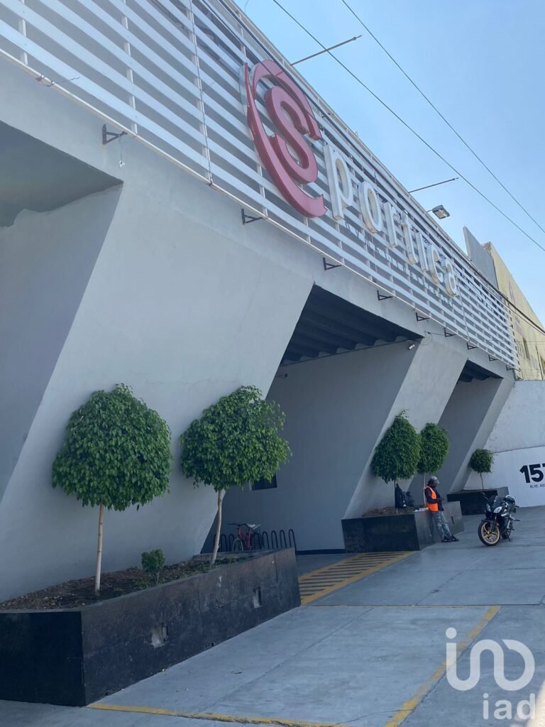 BODEGA CON OFICINAS SHOWROOM BOULEVARD CELAYA