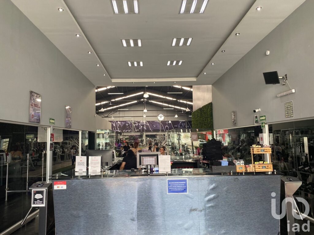 BODEGA CON OFICINAS SHOWROOM BOULEVARD CELAYA