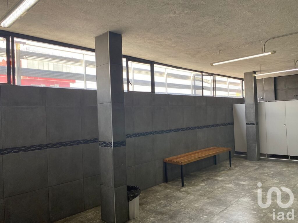 BODEGA CON OFICINAS SHOWROOM BOULEVARD CELAYA