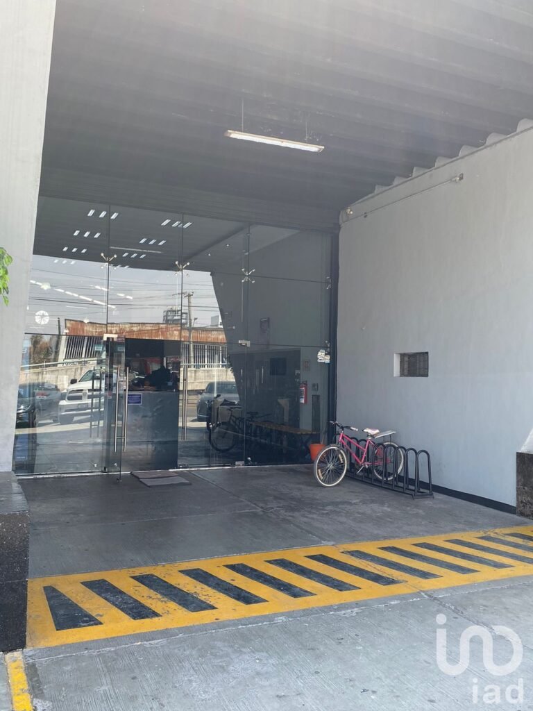 BODEGA CON OFICINAS SHOWROOM BOULEVARD CELAYA