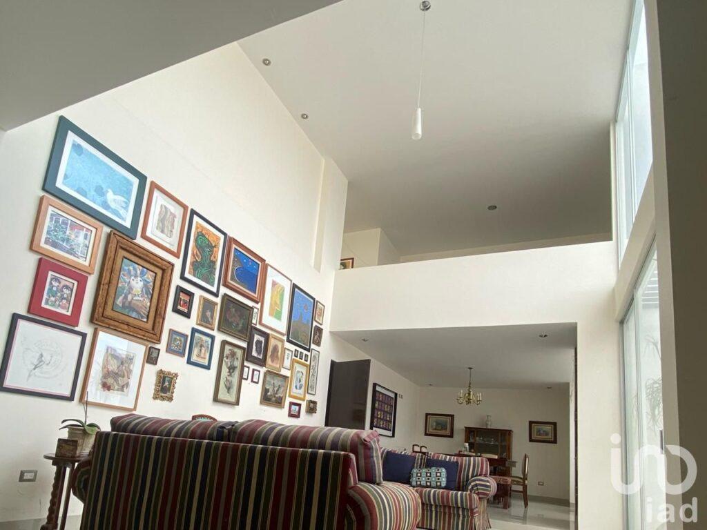 EN VENTA AMPLIA CASA EN CONDOMINIO RUSCELLO, AGUASCALIENTES