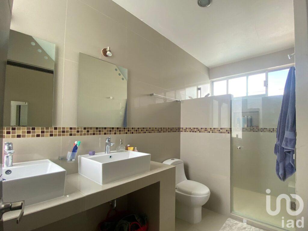 EN VENTA AMPLIA CASA EN CONDOMINIO RUSCELLO, AGUASCALIENTES