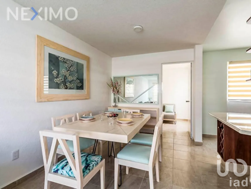 Casa en Venta con Alberca y Seguridad en Condominio en Tezoyuca Morelos