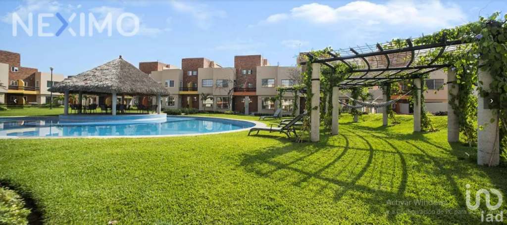 Casa en Venta con Alberca y Seguridad en Condominio en Tezoyuca Morelos