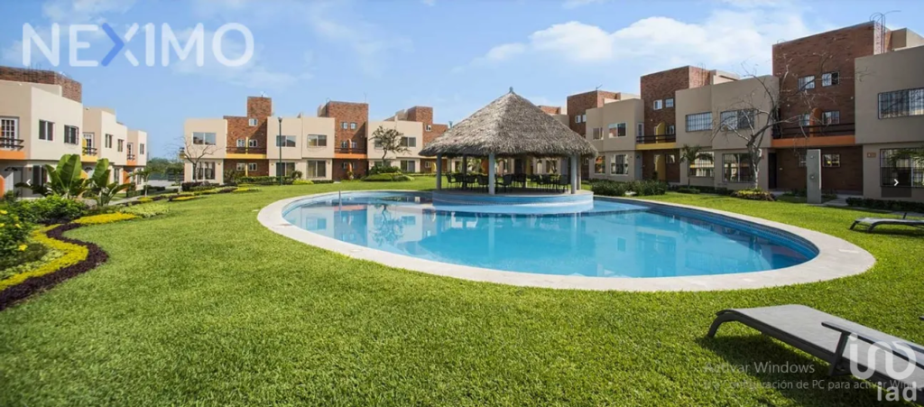 Casa en Venta con Alberca y Seguridad en Condominio en Tezoyuca Morelos