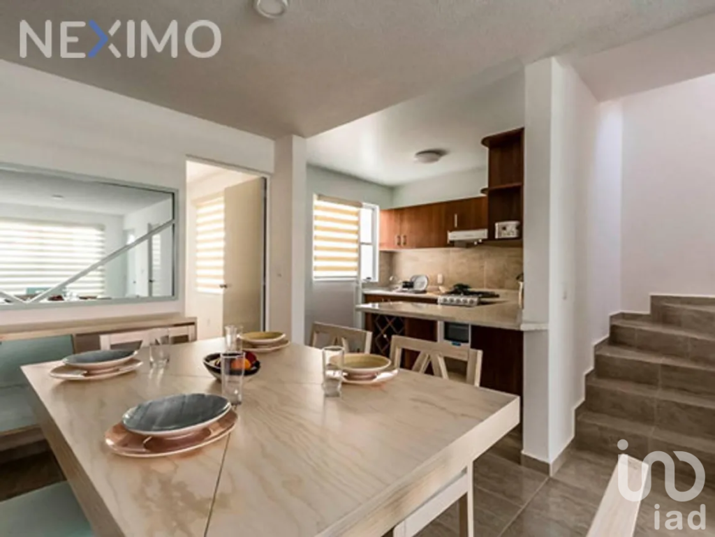 Casa en Venta con Alberca y Seguridad en Condominio en Tezoyuca Morelos