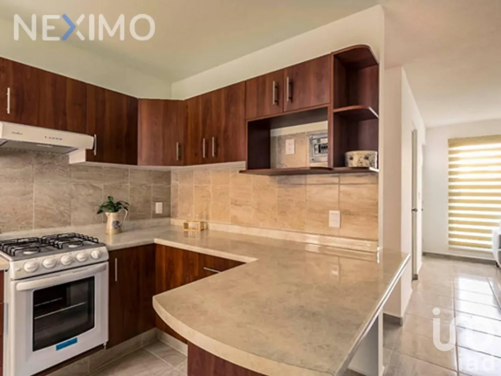 Casa en Venta con Alberca y Seguridad en Condominio en Tezoyuca Morelos