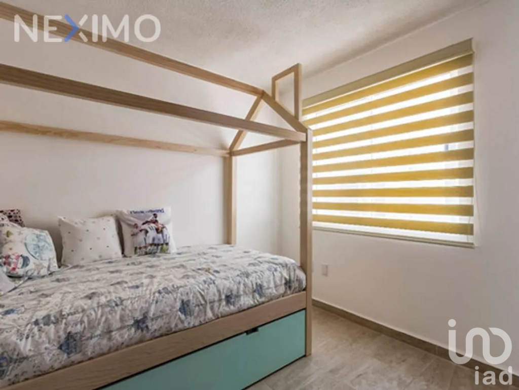 Casa en Venta con Alberca y Seguridad en Condominio en Tezoyuca Morelos