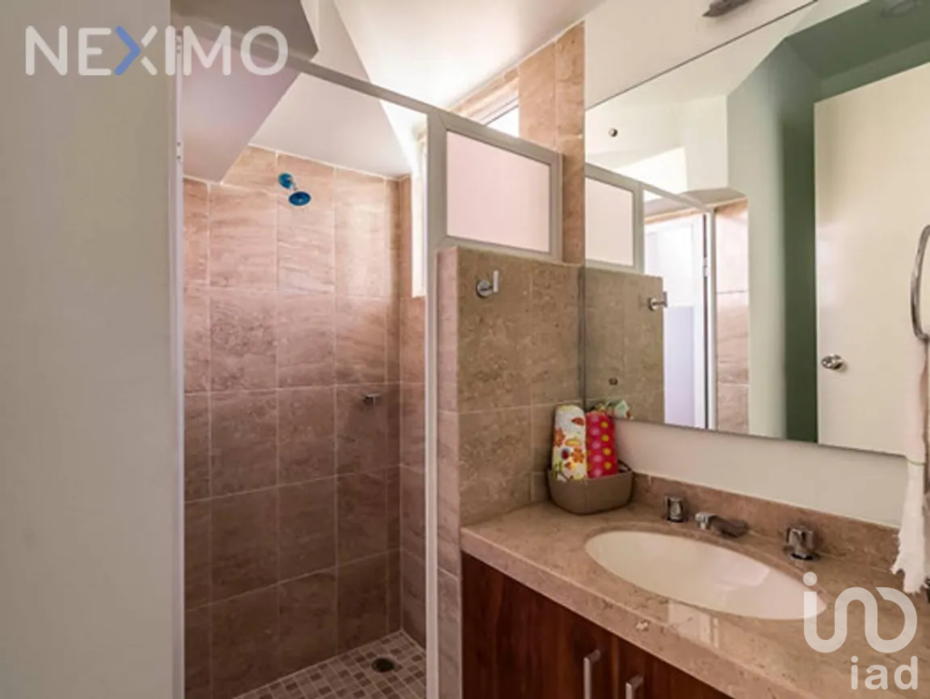 Casa en Venta con Alberca y Seguridad en Condominio en Tezoyuca Morelos