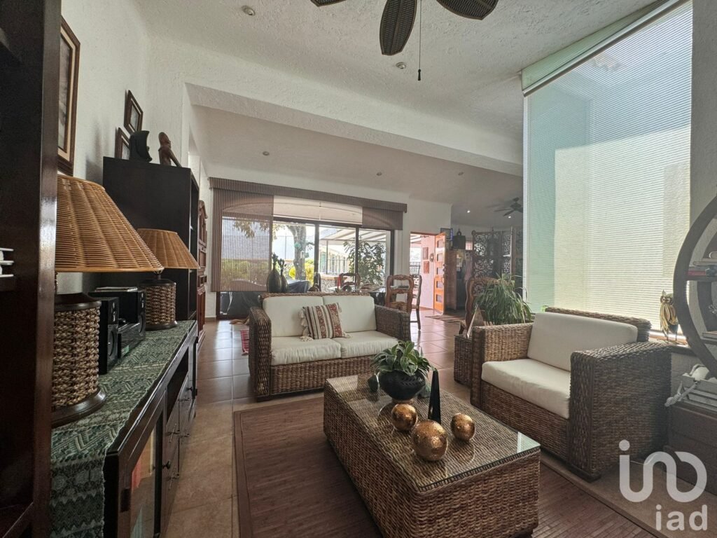 CASA EN VENTA ESCRITURADA EN TEPOZTLÁN, MORELOS, A 3 MINUTOS DE LA CASETA DE TEPOZTLÁN.