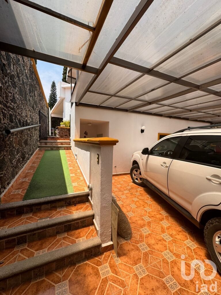 CASA EN VENTA ESCRITURADA EN TEPOZTLÁN, MORELOS, A 3 MINUTOS DE LA CASETA DE TEPOZTLÁN.