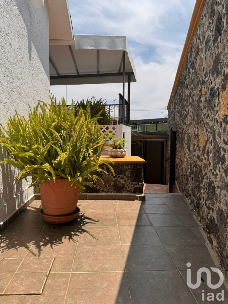 CASA EN VENTA ESCRITURADA EN TEPOZTLÁN, MORELOS, A 3 MINUTOS DE LA CASETA DE TEPOZTLÁN.