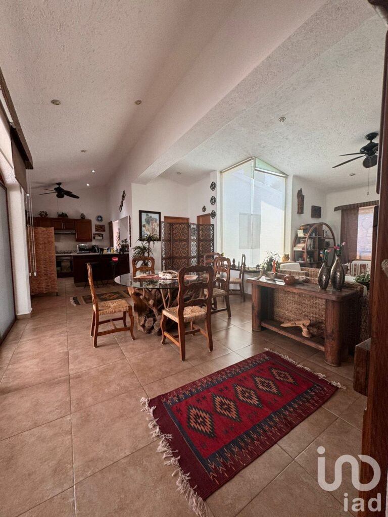 CASA EN VENTA ESCRITURADA EN TEPOZTLÁN, MORELOS, A 3 MINUTOS DE LA CASETA DE TEPOZTLÁN.