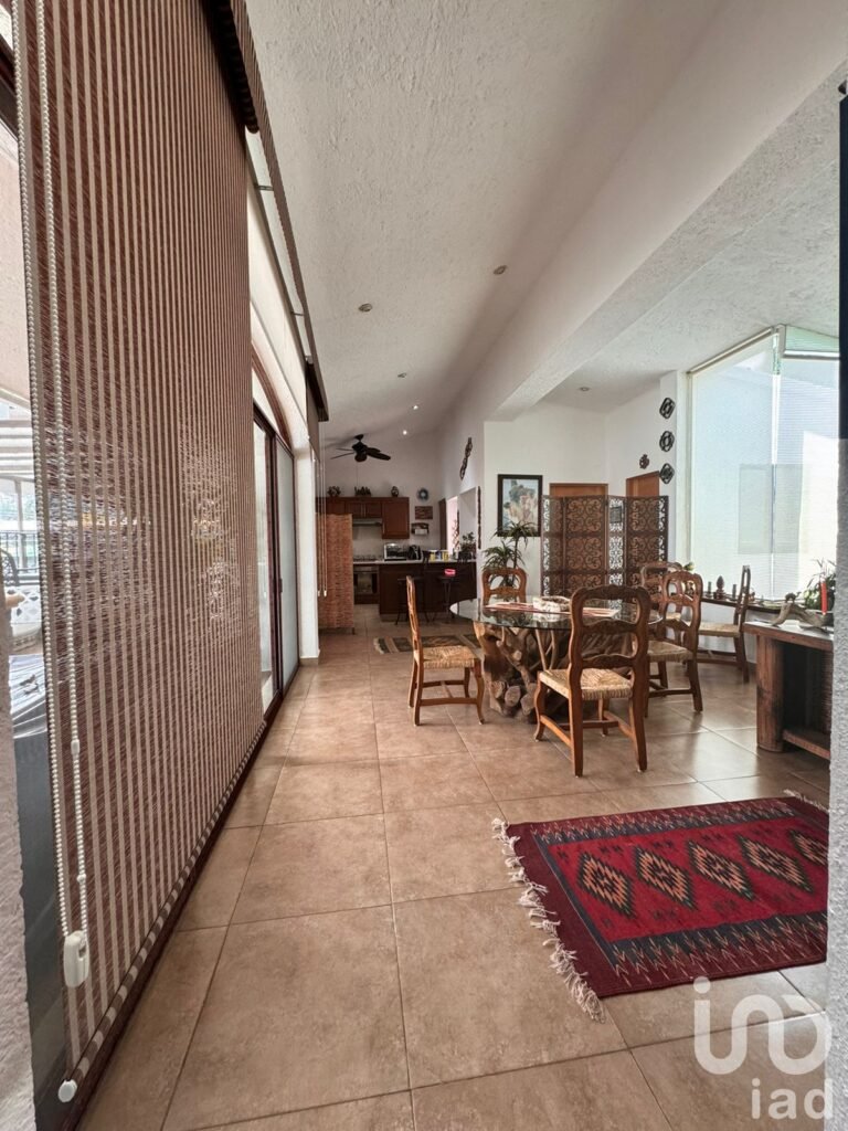 CASA EN VENTA ESCRITURADA EN TEPOZTLÁN, MORELOS, A 3 MINUTOS DE LA CASETA DE TEPOZTLÁN.
