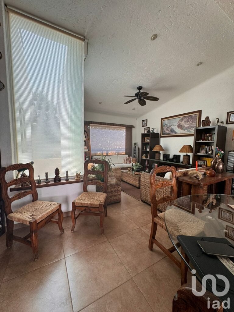 CASA EN VENTA ESCRITURADA EN TEPOZTLÁN, MORELOS, A 3 MINUTOS DE LA CASETA DE TEPOZTLÁN.