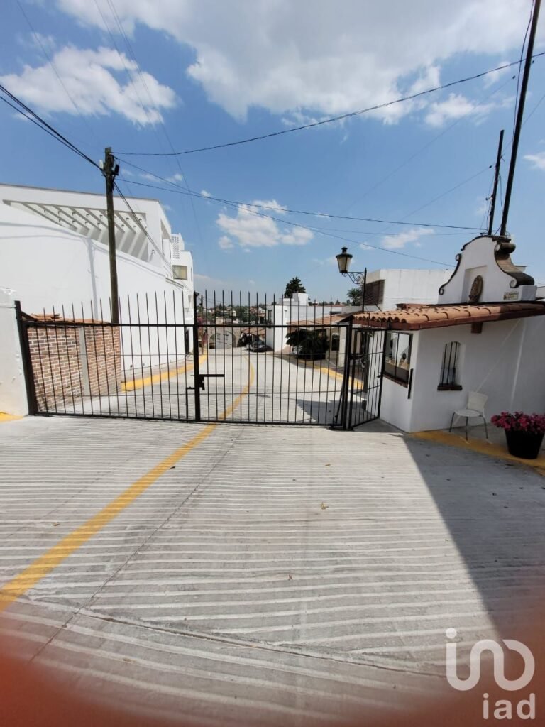 Terreno en venta en privada con vigilancia en Lomas de Tecamachalco, Huixquilucan