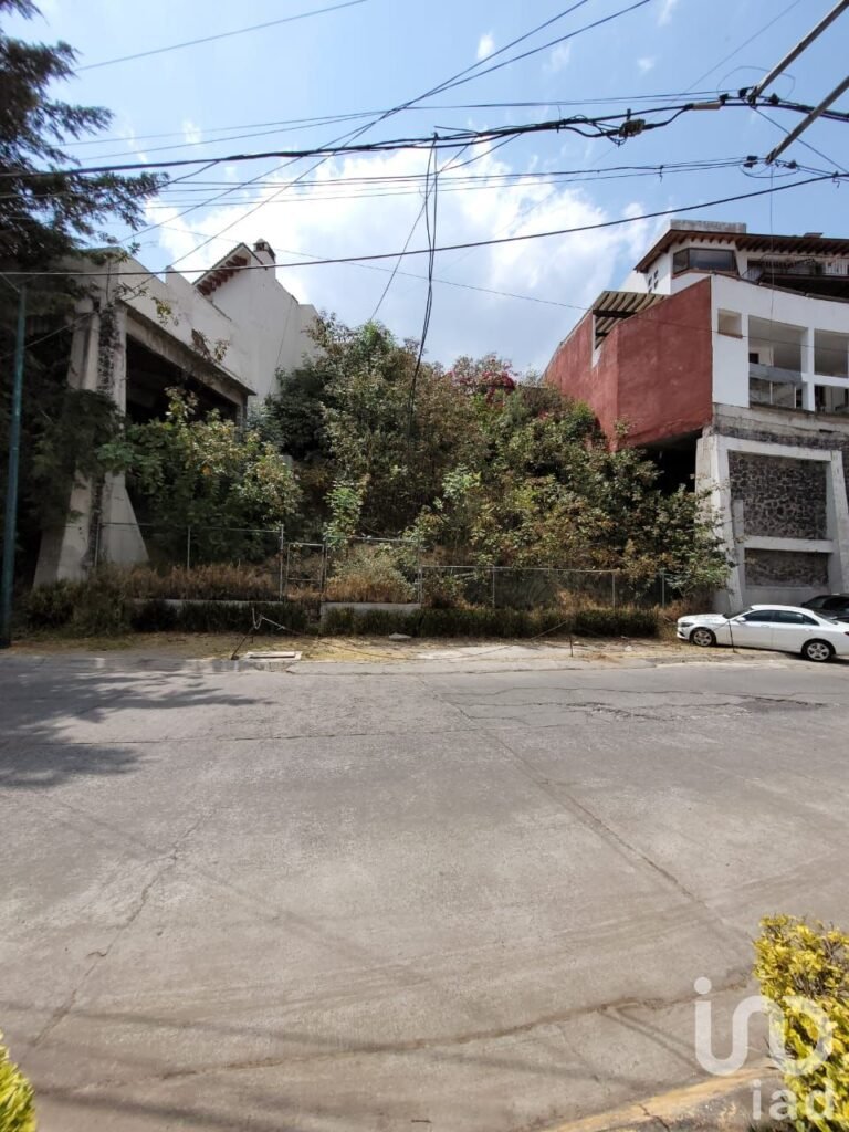 Terreno en venta en privada con vigilancia en Lomas de Tecamachalco, Huixquilucan