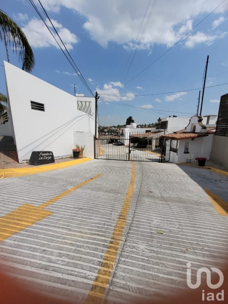 Terreno en venta en privada con vigilancia en Lomas de Tecamachalco, Huixquilucan