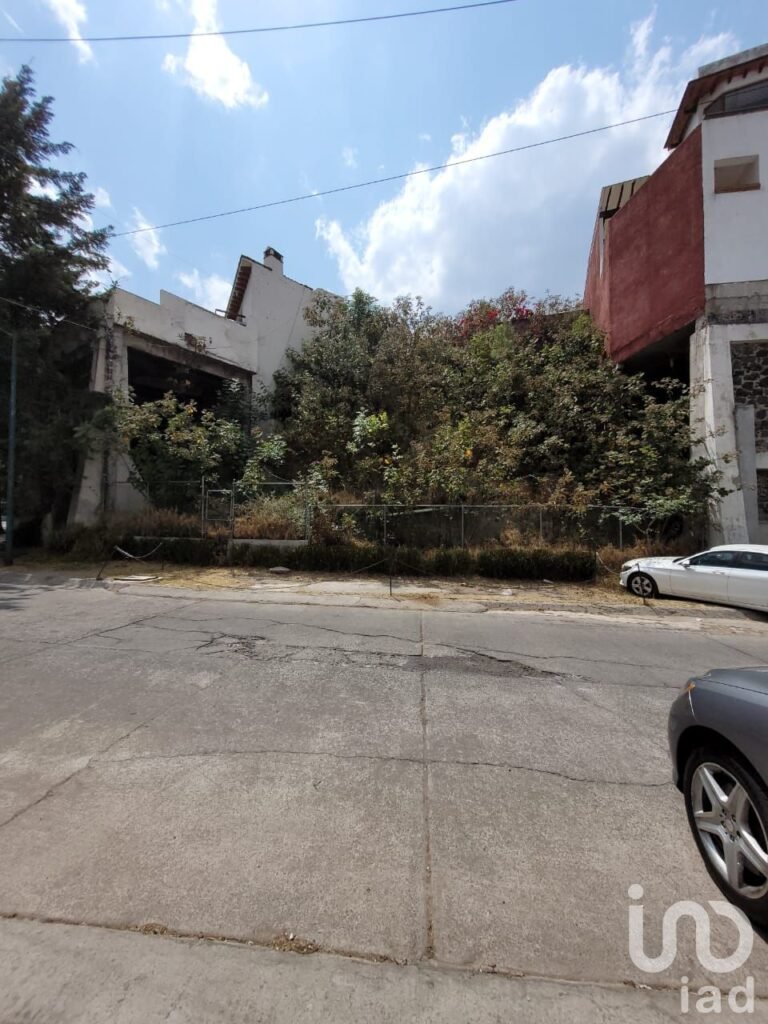 Terreno en venta en privada con vigilancia en Lomas de Tecamachalco, Huixquilucan