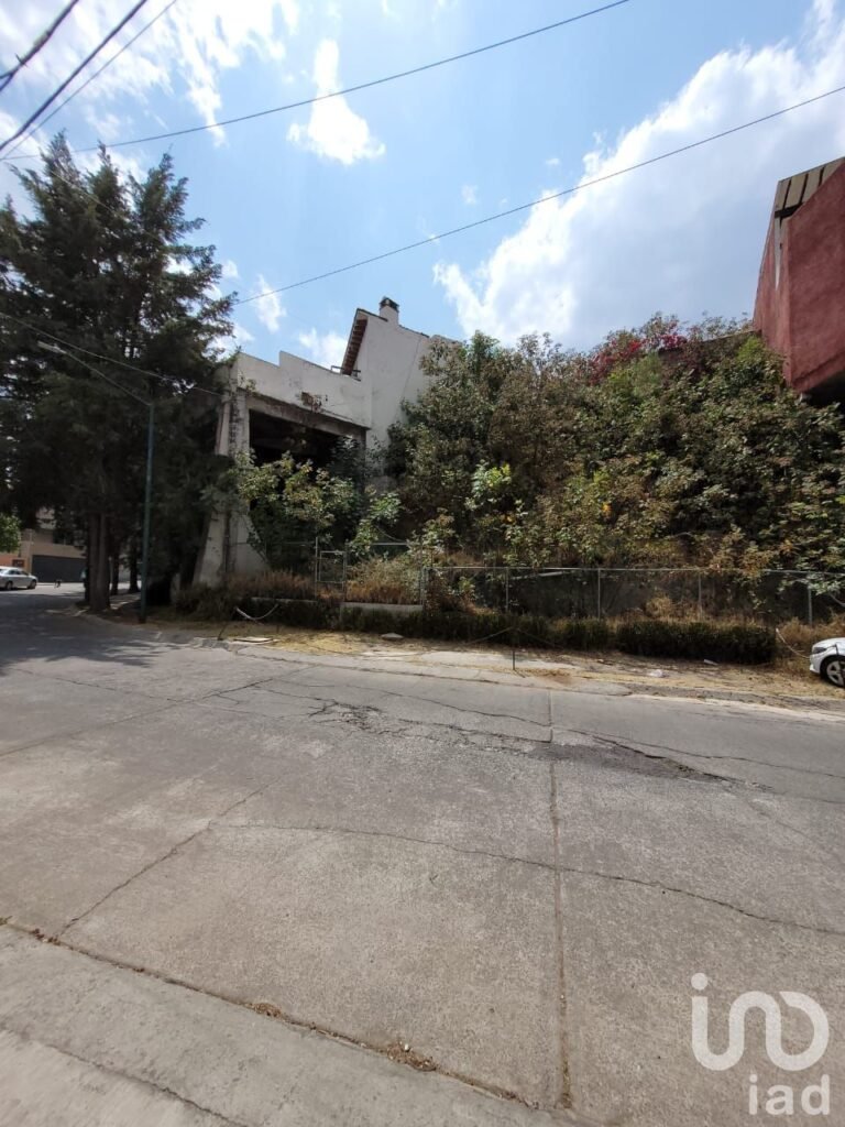 Terreno en venta en privada con vigilancia en Lomas de Tecamachalco, Huixquilucan