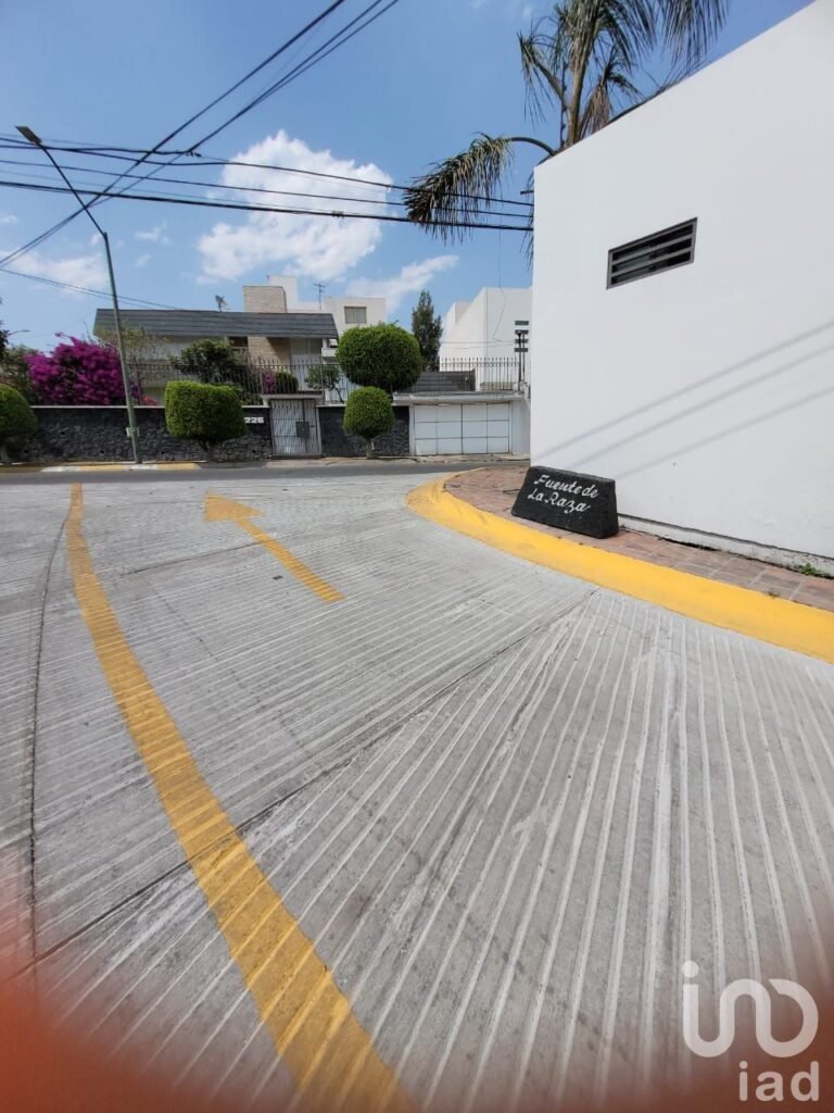 Terreno en venta en privada con vigilancia en Lomas de Tecamachalco, Huixquilucan