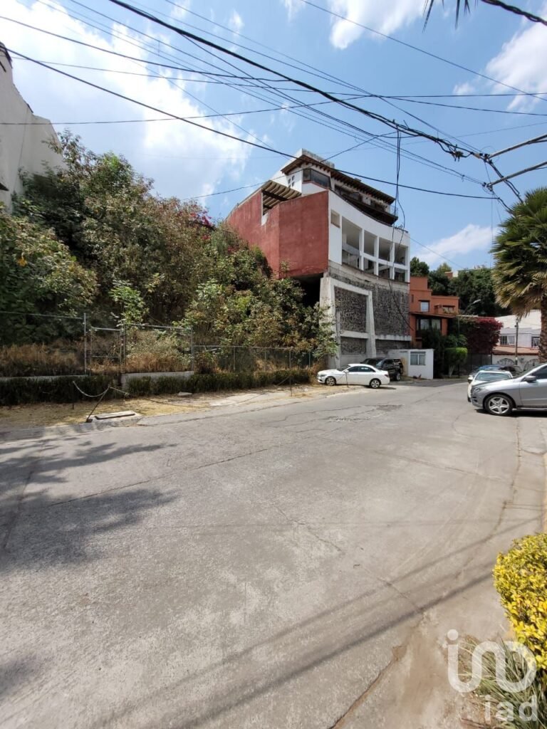 Terreno en venta en privada con vigilancia en Lomas de Tecamachalco, Huixquilucan