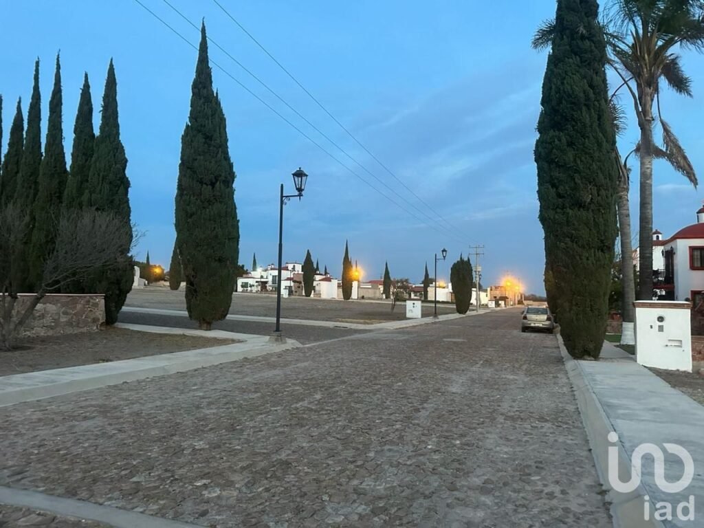 FRACCIONAMIENTO JARDINES DE LA PEÑA, BERNAL.